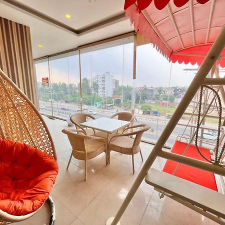 Hotel The Pearl Grand - Top Rated ! Most Awarded ! Parking ! Lift ! Luxury Rooms ! Best Selling Zirakpur Esterno foto