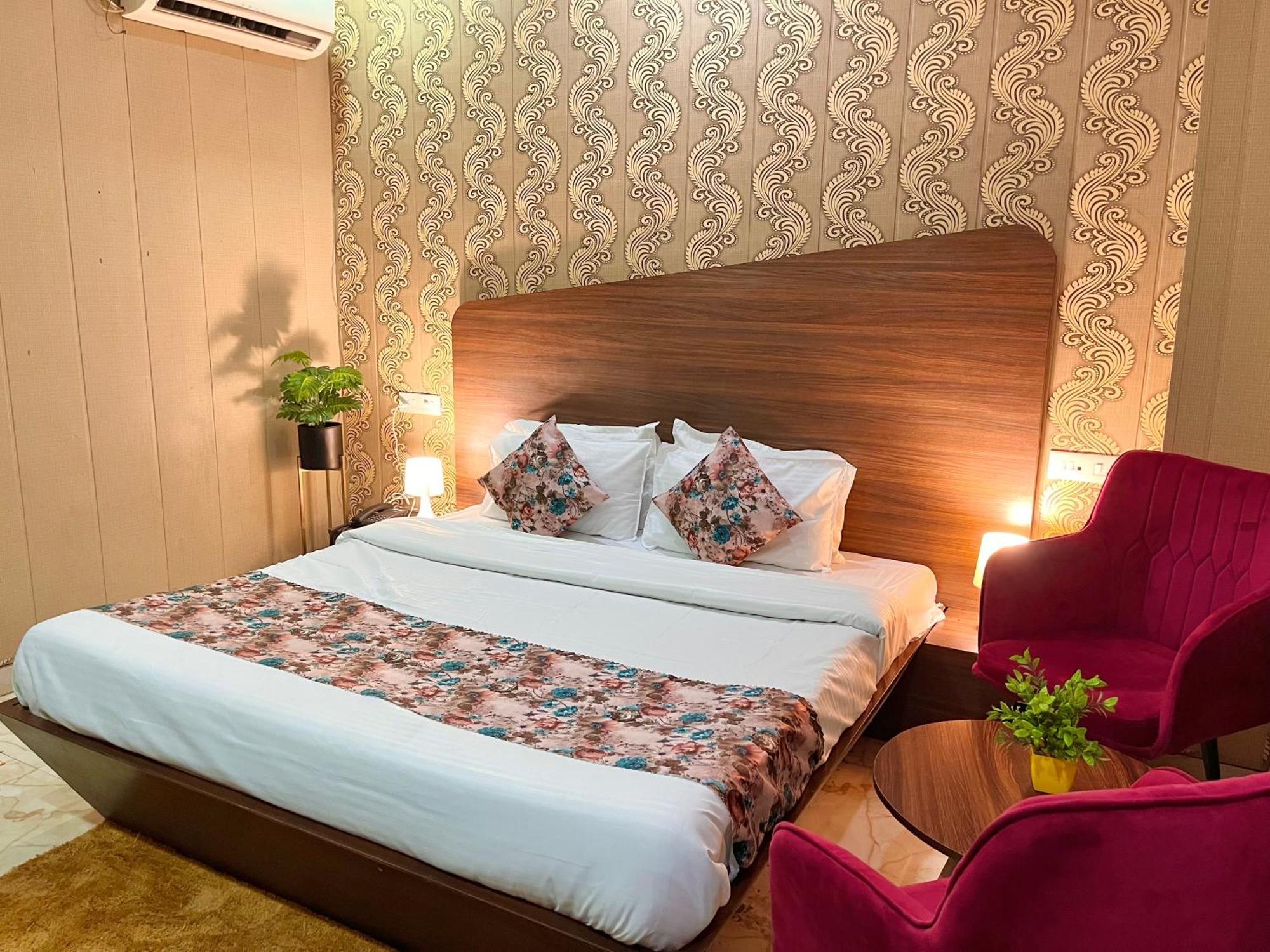 Hotel The Pearl Grand - Top Rated ! Most Awarded ! Parking ! Lift ! Luxury Rooms ! Best Selling Zirakpur Esterno foto