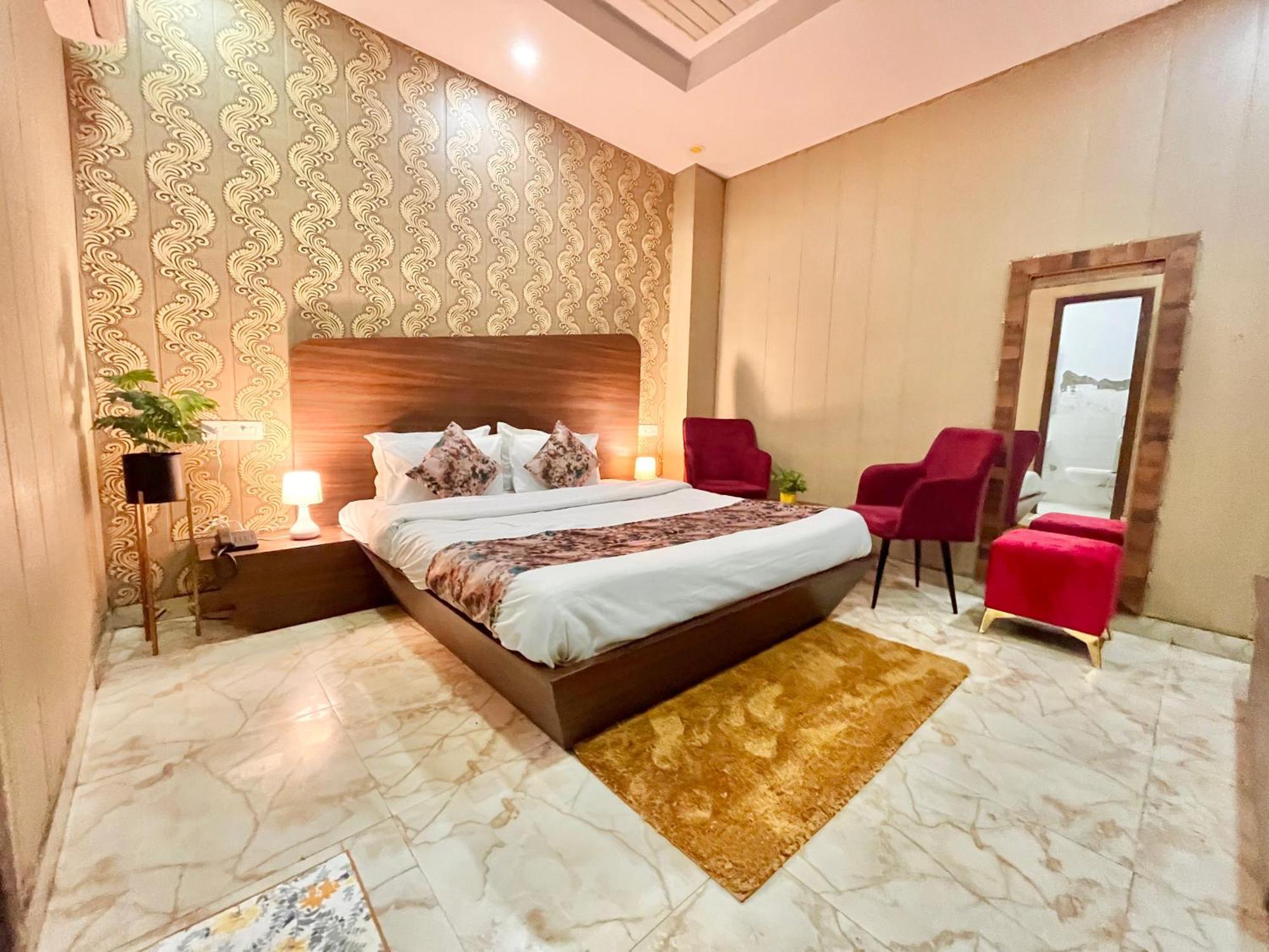 Hotel The Pearl Grand - Top Rated ! Most Awarded ! Parking ! Lift ! Luxury Rooms ! Best Selling Zirakpur Esterno foto