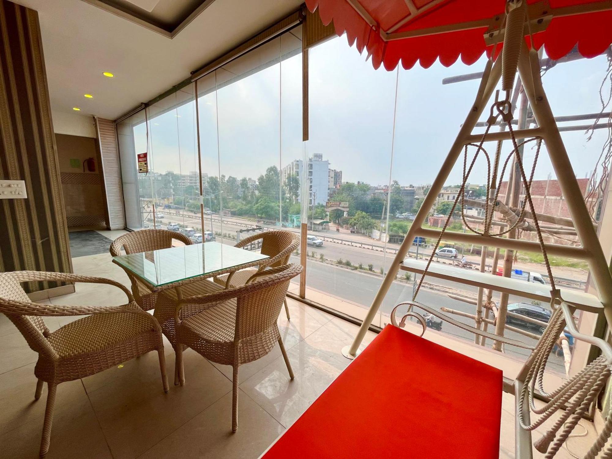 Hotel The Pearl Grand - Top Rated ! Most Awarded ! Parking ! Lift ! Luxury Rooms ! Best Selling Zirakpur Esterno foto