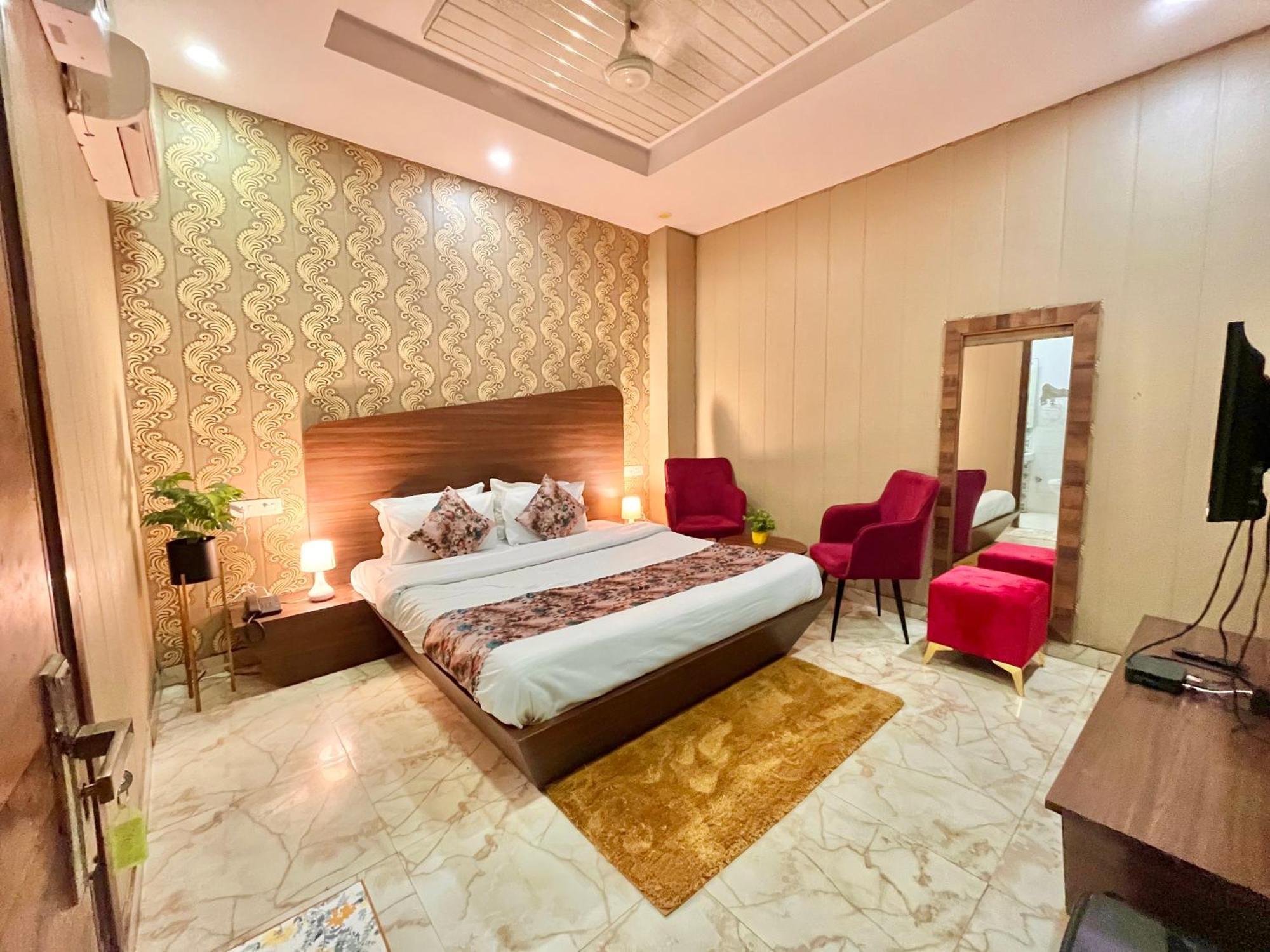 Hotel The Pearl Grand - Top Rated ! Most Awarded ! Parking ! Lift ! Luxury Rooms ! Best Selling Zirakpur Esterno foto