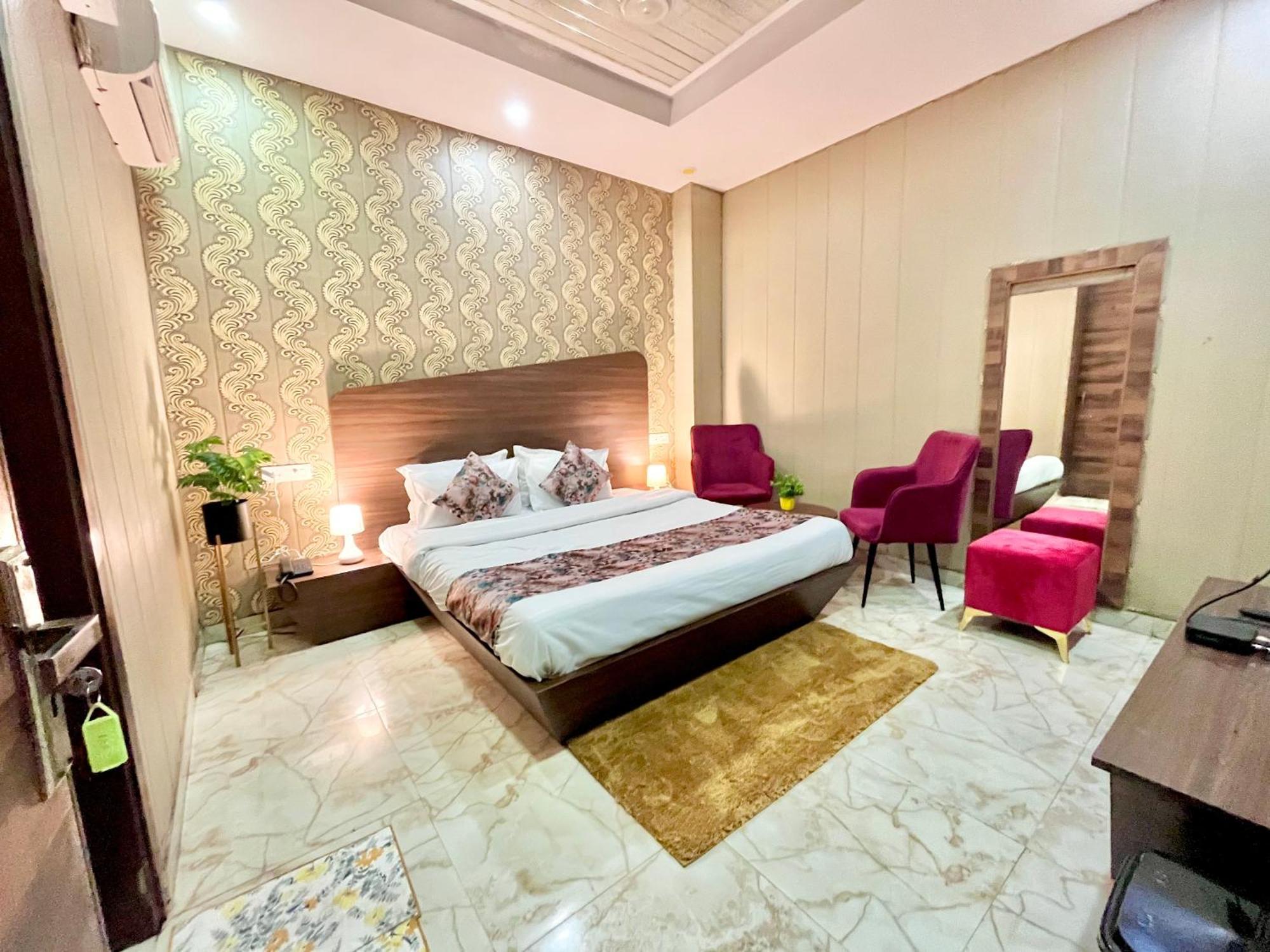 Hotel The Pearl Grand - Top Rated ! Most Awarded ! Parking ! Lift ! Luxury Rooms ! Best Selling Zirakpur Esterno foto