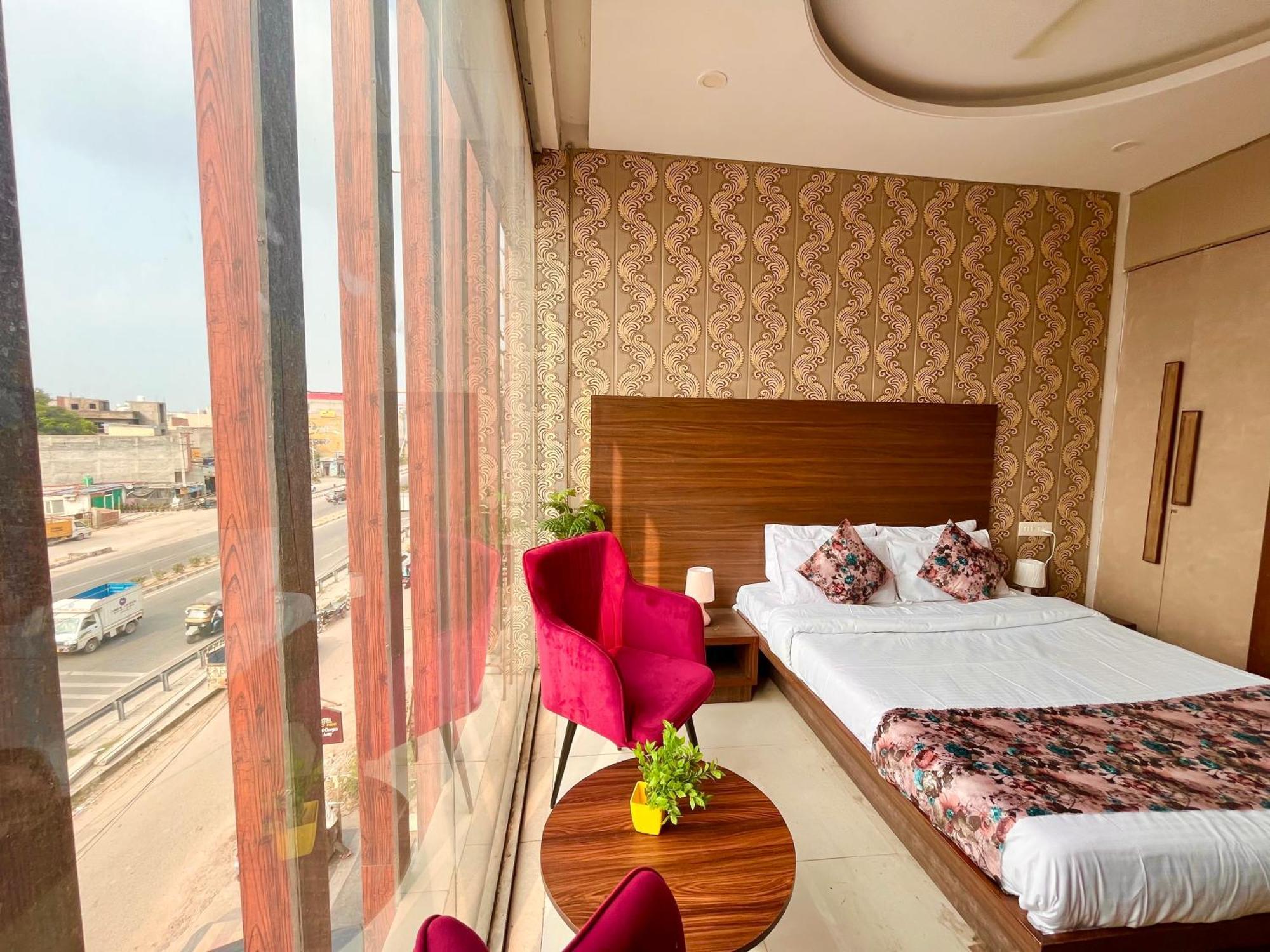 Hotel The Pearl Grand - Top Rated ! Most Awarded ! Parking ! Lift ! Luxury Rooms ! Best Selling Zirakpur Esterno foto