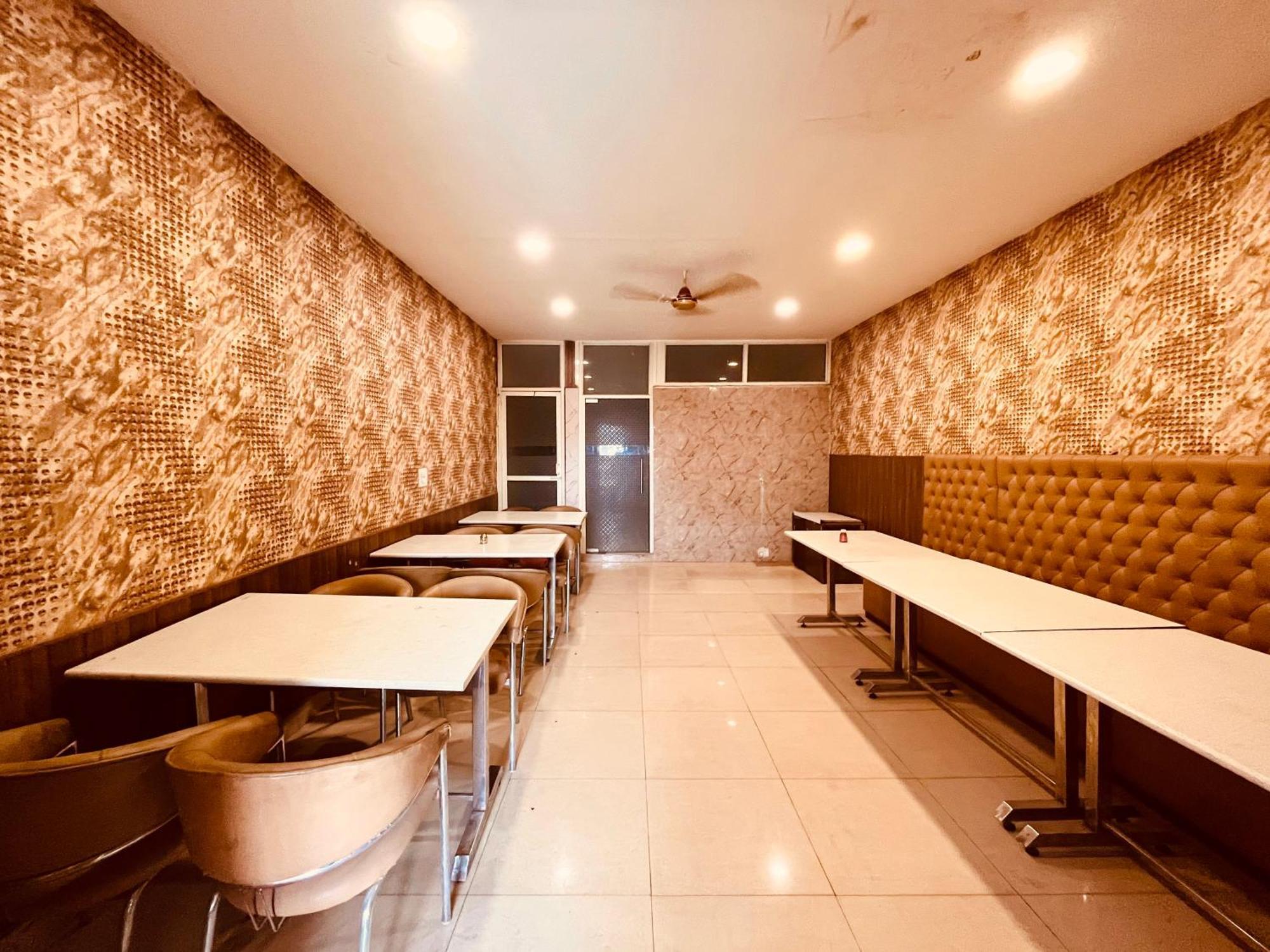 Hotel The Pearl Grand - Top Rated ! Most Awarded ! Parking ! Lift ! Luxury Rooms ! Best Selling Zirakpur Esterno foto