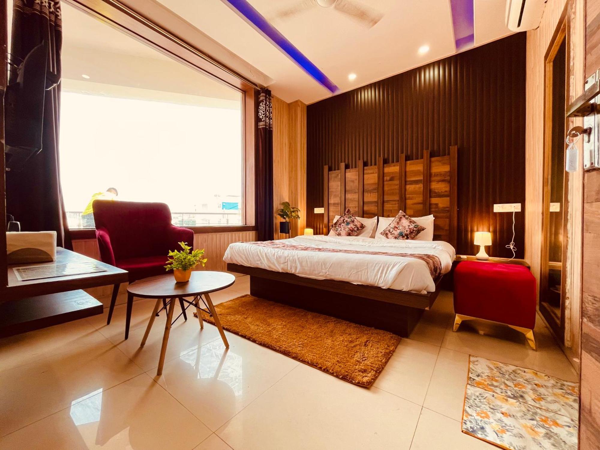 Hotel The Pearl Grand - Top Rated ! Most Awarded ! Parking ! Lift ! Luxury Rooms ! Best Selling Zirakpur Esterno foto